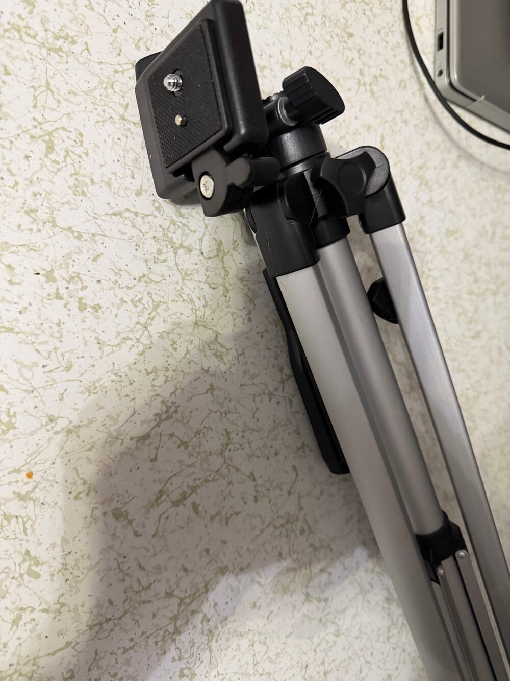 Samsonite Universal Camera Camcorder Tripod 3-Way Pan Head Quick Release w/ Box